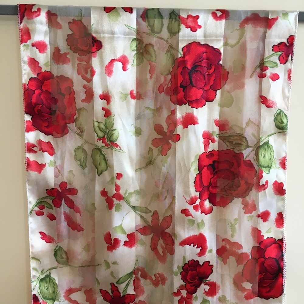 SCARF | Red Roses - Picture 3 of 5
